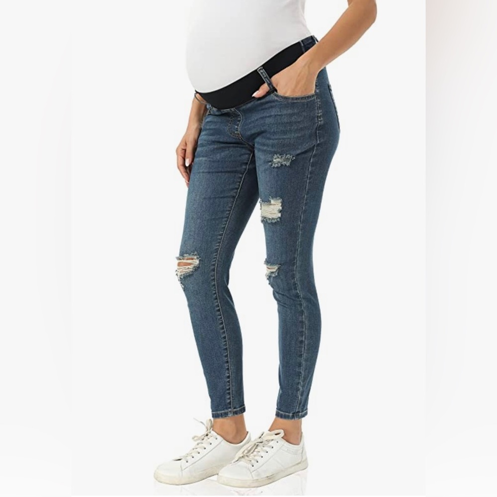 NEW maternity boyfriend cut jeans size MEDIUM.